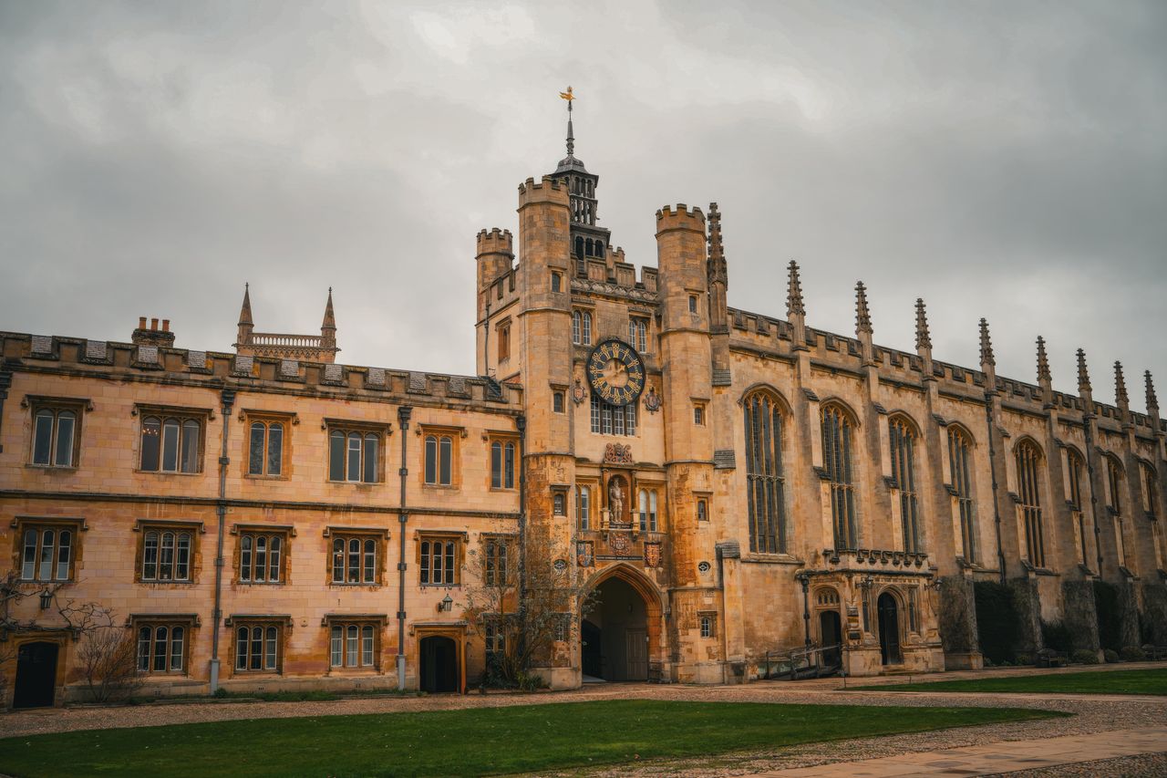 Mastering the First Impression: Your intriguing post title goes here A classic view of a historic Oxford University building with gothic architecture.